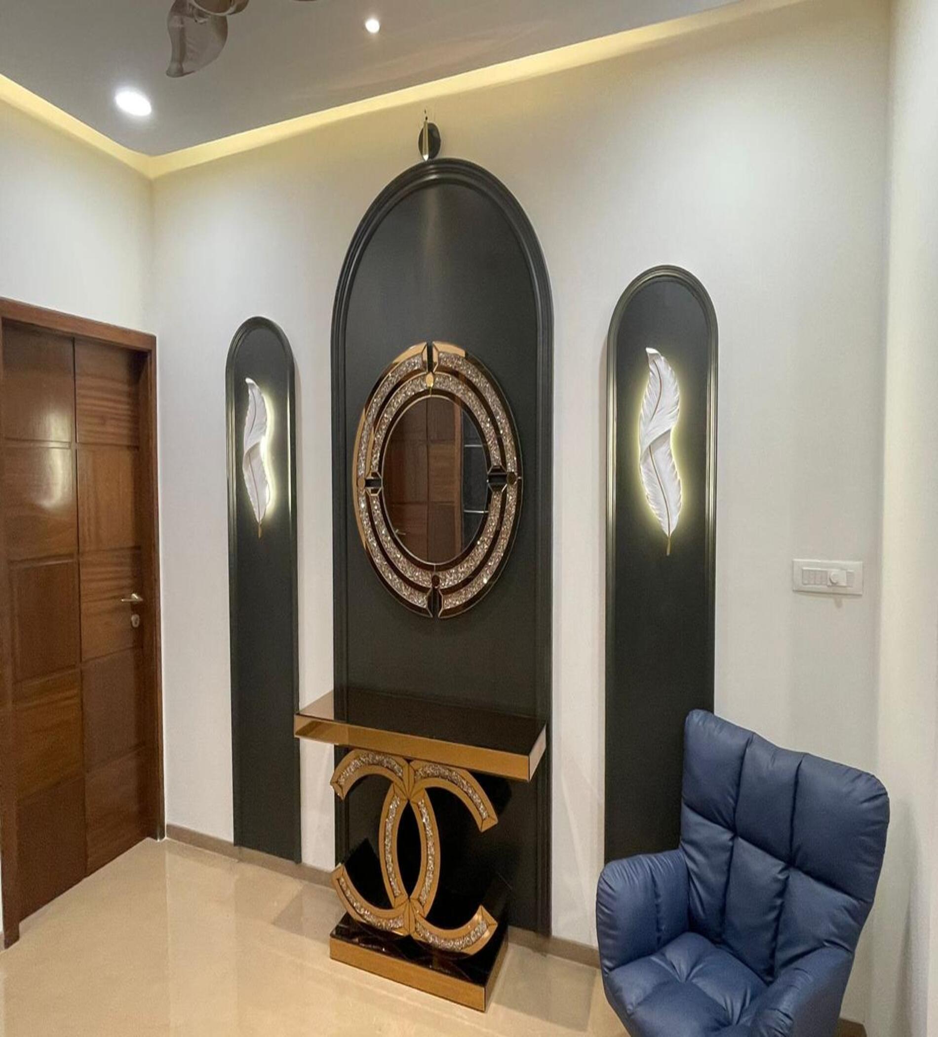 Photo of Cartagena's cathedral at the background and some colonial style houses